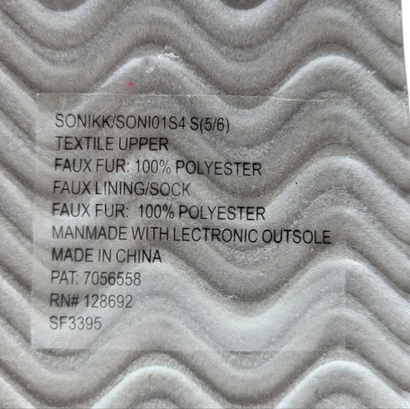 Steve Madden - NEW Women's Shiny Silver Puffy Faux Fur Platform Boots - Picture 7 of 7